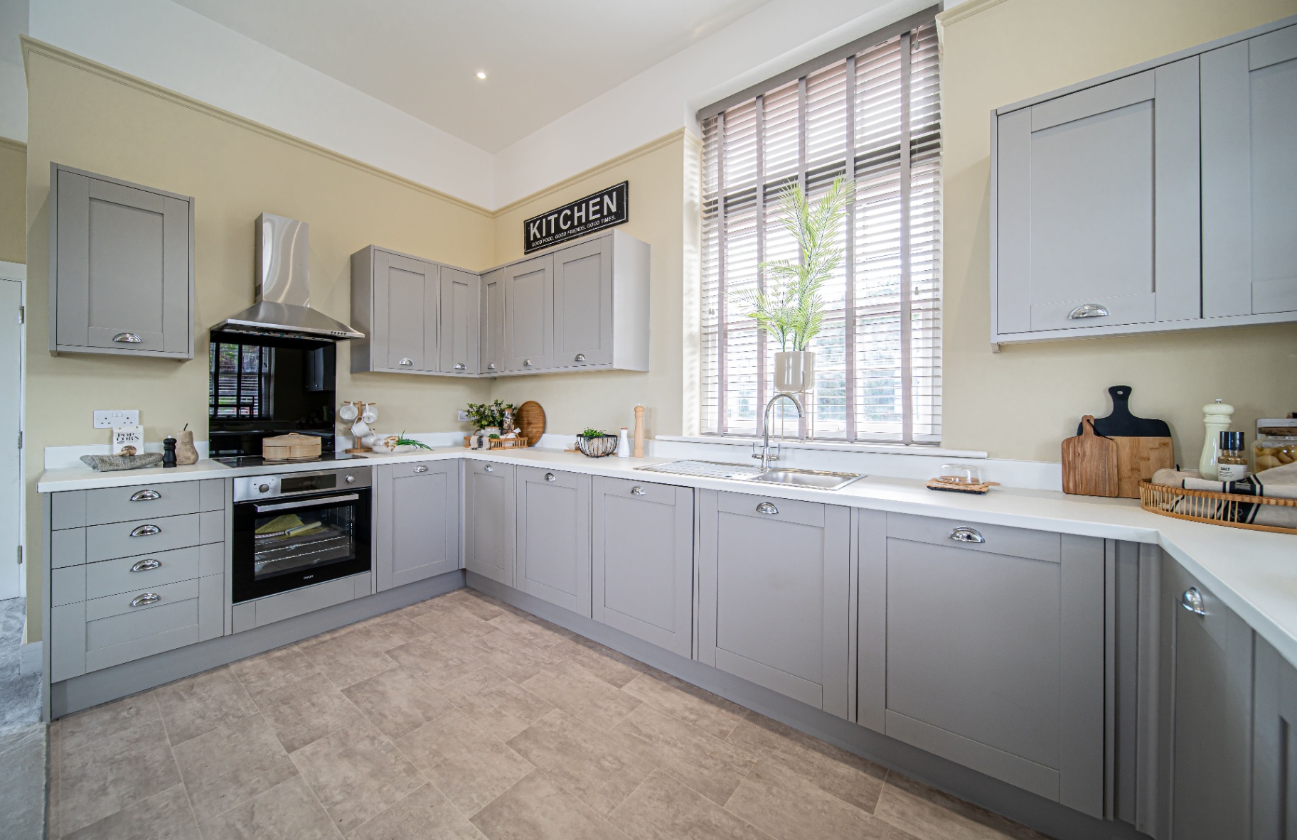 Holywell Manor — image 7